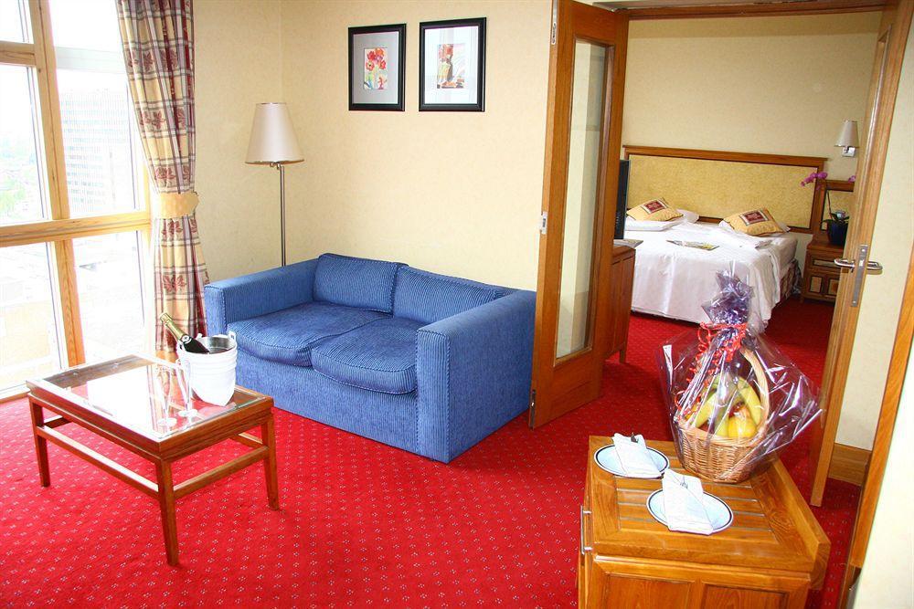 Grange Bracknell Hotel Exterior foto