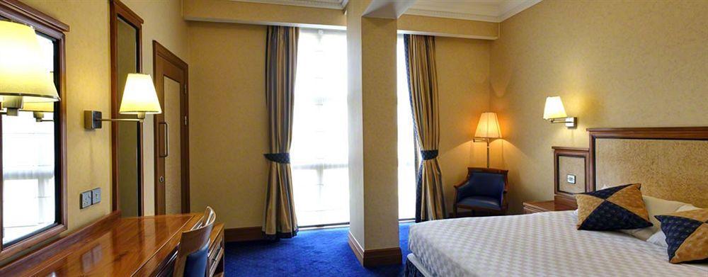 Grange Bracknell Hotel Exterior foto