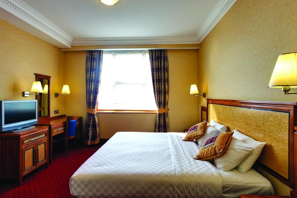 Grange Bracknell Hotel Exterior foto