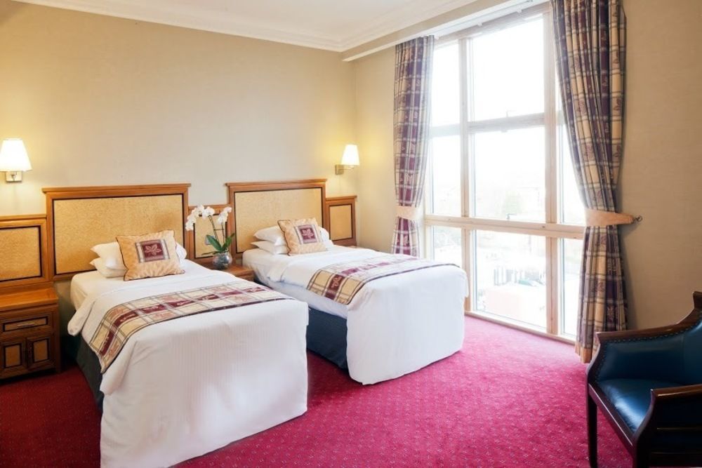 Grange Bracknell Hotel Exterior foto